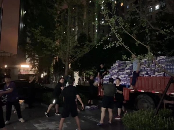郑州汛情救援2.jpg