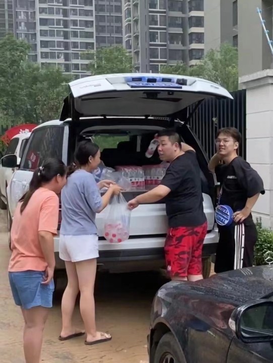 郑州汛情救援7.jpg